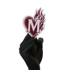 Patch écusson thermocollant représentant le logo Marie Max posé sur une main